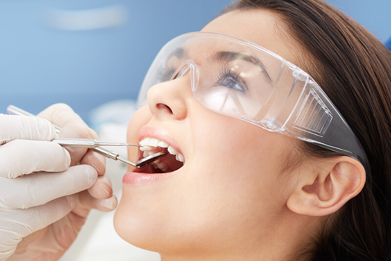 In Oakville Area Dentist Educates Residents on Gum Disease and Cavity Protection
